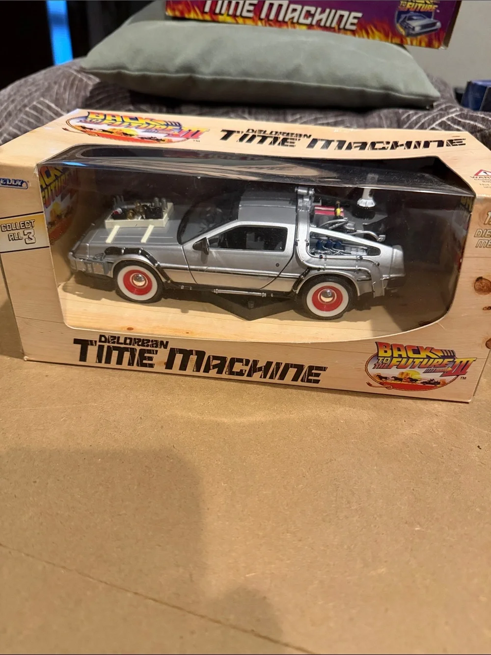 3 items BACK TO THE FUTURE  DeLorean Time Machine Silver Die-Cast Collectibles